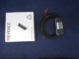 Keyence FS-V21R Fiber-Optic Photoelectric Sensor Amplifier new - Picture 1 of 5