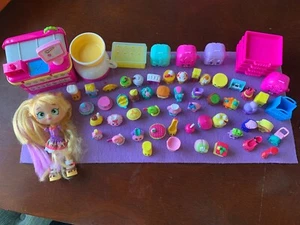 ENORME Lote Shopkins Shoppies Figura Bolsa de Compras 50+ Piezas Accesorios Alce - Imagen 1 de 11