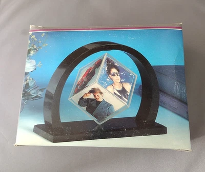 Vintage MAGIC PHOTO CUBE Magnetic Photo Frame Display 6 Sides NEW IN BOX - Black - Image 1 of 4