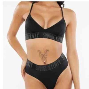 Savage X Fenty Black 2 Piece Bra/Underwear Set Large Panty / Large Bralette - Picture 1 of 3