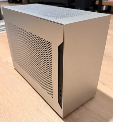 Estuche para computadora Lian Li x DAN A4-H2O PCIe 4.0 plateado Mini-ITX Foto 1 de 4