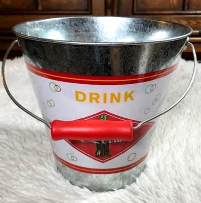 Balde balde de lata garrafa de Coca-Cola prata metálica 'bebida' diamante vermelho - Imagem 1 de 4