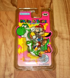 1993 Nintendo SNES NES Super Mario World Mario & Yoshi Rare Figure Keychain - Picture 1 of 11