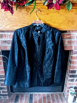 Blazer negro bordado marca Maggie Barnes para mujer talla grande 2X Foto 1 de 2