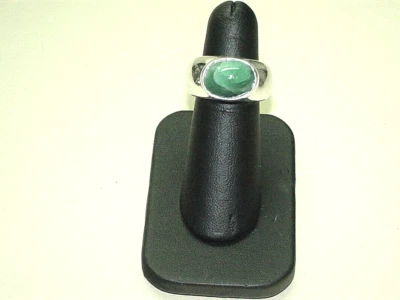 STERLING SILVER RING WITH ENCRUSTED EMERALD CABOCHON - Image 1 of 4