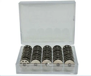 CAJA BOBINA + 25 KENMORE VIKING BLANCO CANTANTE 15 CLASES MÁQUINA DE COSER METAL BOBINA - Imagen 1 de 1