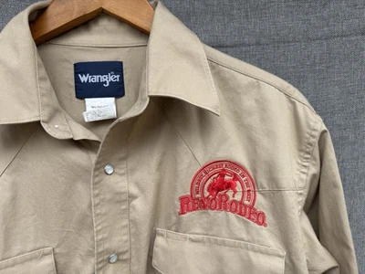 Camisa Wrangler Para Hombres L Reno Rodeo Bordada Logo Vaquero Marrón Tostado Perla A Presión Foto 1 de 4