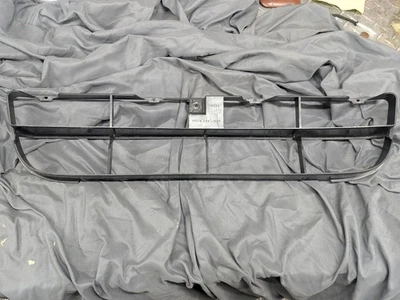 Оригинальная нижняя вставная решетка для Honda S2000 AP1 04–09 годов выпуска (текстурированная черная) монтируется однотонная - Изображение 1 из 4