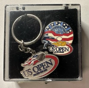 Juego de prendedor y llavero de tenis US Open 2002 - recuerdo de la Estatua de la Libertad de tenis - Nueva York - Imagen 1 de 3