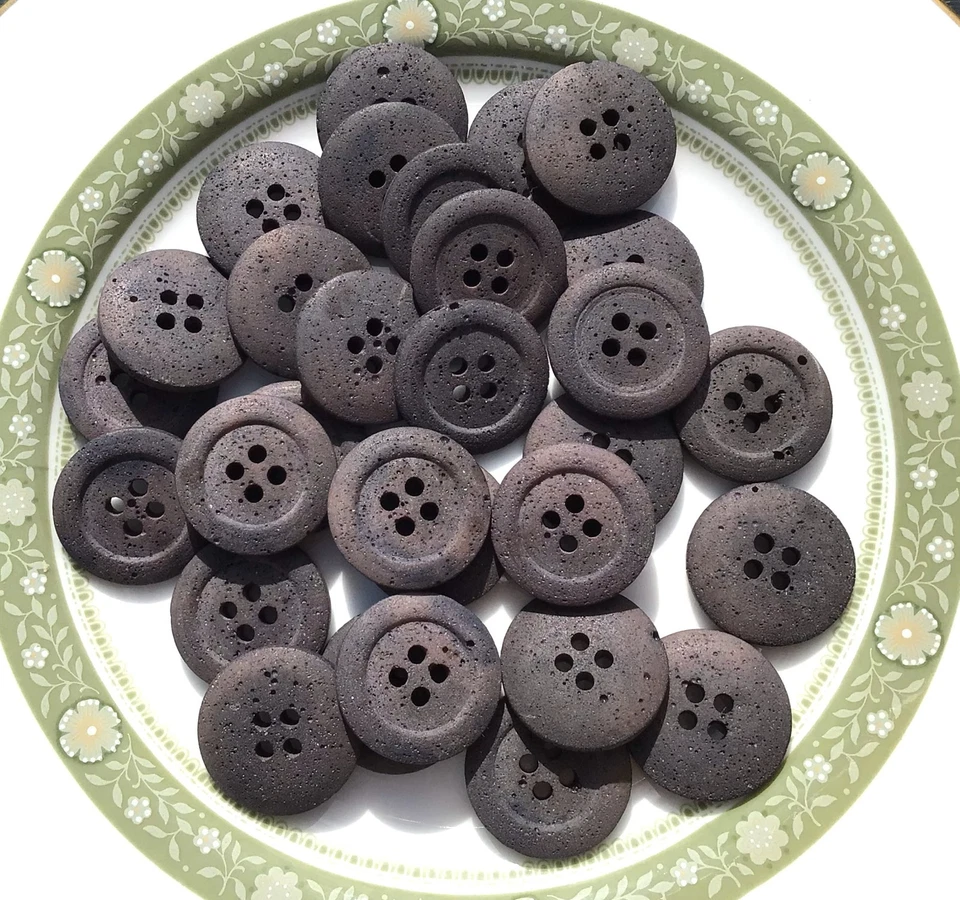 Pack of 5 Vintage 20mm Brown Buttons made to look like Stone - Image 1 of 3
