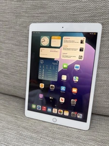 Apple iPad 8. Generation Silber - Wi-Fi 128GB - A2270 - Top Zustand - Bild 1 von 18
