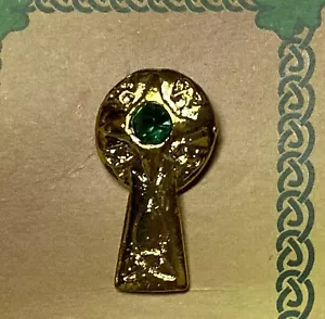 Irish Blessing~May the Road Rise to Meet You~Gold/Emerald Lapel Pin/Hat Pin/NEW - Picture 1 of 5