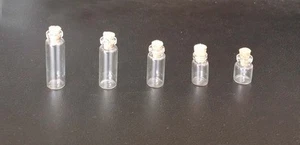 20 viales de vidrio pequeños con tapa de corcho botellas pequeñas frascos transparentes vacíos tamaños múltiples - Imagen 1 de 6
