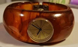 RUNNING WIND UP BAKELITE SWIRL BANGLE WATCH ROYAL DYNASTY 17 JEWEL HINGED CLAMP - Picture 1 of 5
