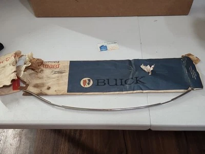 Nuevo de Lote Antiguo GM 1971-76 BUICK LeSabre Electra Centurion 2 Puertas Protector de Borde 981913 1 Lado Foto 1 de 4