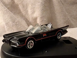 SLEEK DESIGN BATMOBILE BY HW/DC COMICS 1:64  SCALE EXCELLENT LIKENESS W POWER - Picture 1 of 24