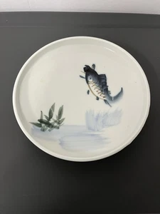 Japanischer handbemalter Keramikteller mit Koi Fisch - Bild 1 von 7