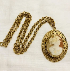Collana con ciondolo grande cammeo con conchiglia vintage - Foto 1 di 4