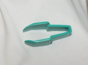VTG TUPPERWARE Strawberry Huller Stem Picker Mini Tweezer Tongs Gadget New 2.25" - Picture 1 of 1