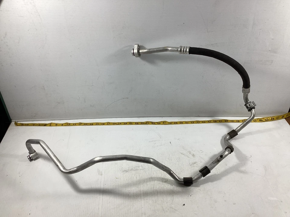 Manguera de succión de refrigerante de aire acondicionado Volkswagen Jetta 2011-2016 5C0820743L OEM. Foto 1 de 4