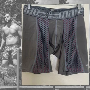 Pantalones Cortos Atléticos de Compresión MAO XL Corre Pequeño Suavemente Usado - Imagen 1 de 4