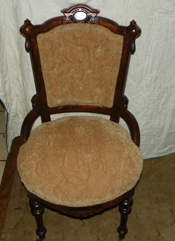 Walnut Carved Victorian Sidechair / Parlor Chair  (SC67) Cover