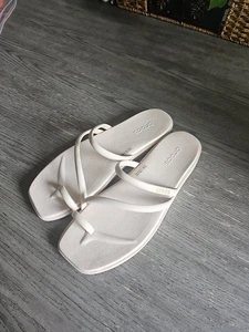 Crocs Miami Toe Loop Sandale Dew Color Größe 10 Damenschuhe 209862 vegane Slipper " - Bild 1 von 10