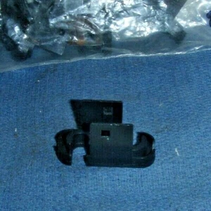 Harley-Davidson OEM Two Way Secondary Female Lock 73303-04 Qty 6          92 - Picture 1 of 4