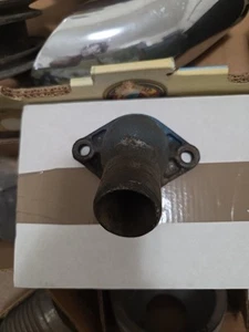 thermostat housing GM 3837223 chevrolet corvette  - Bild 1 von 4