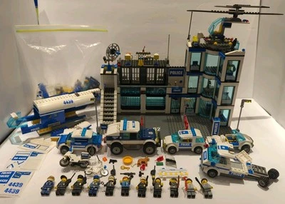 Lego City Comisaría Gran Lote 11 minifiguras vehículos moto accesorios Foto 1 de 4