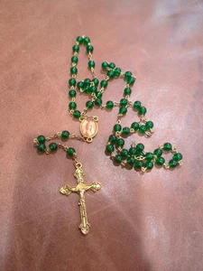 Smaragdgrüne Glasperle & Gold Messing Rosenkranz verziertes Kreuz Kruzifix - Bild 1 von 14