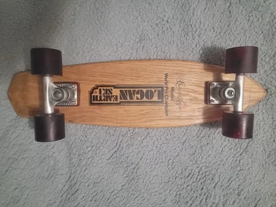 Monopatín de esquí Bruce LoganEarth vintage de los años 70 con calcomanía firmada de Bruce Logan. Foto 1 de 4