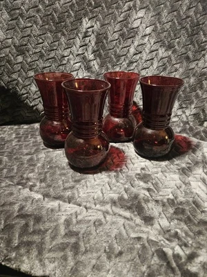 4 vases Vintage Anchor Hocking Ruby Red Glass Vase - Image 1 of 3