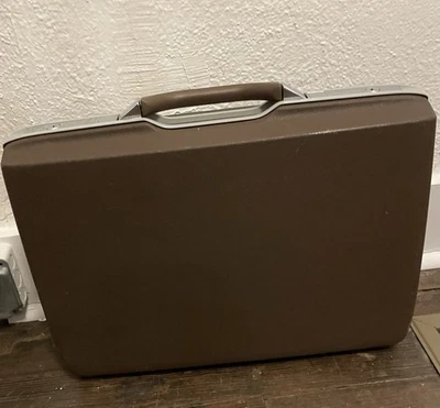 vintage brown hard sided Samsonite briefcase with Keys - Image 1 of 4