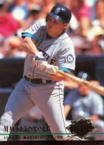 1994 Fleer Ultra Mackey Sasser Seattle Mariners #124 - Picture 1 of 2