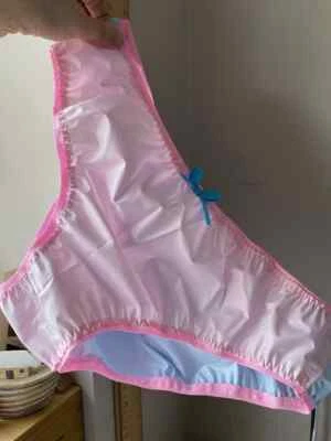 Sissy blickdicht pastellrosa und blau PVC Höschen Schlüpfer wasserdicht Kunststoff Erwachsene - Bild 1 von 4