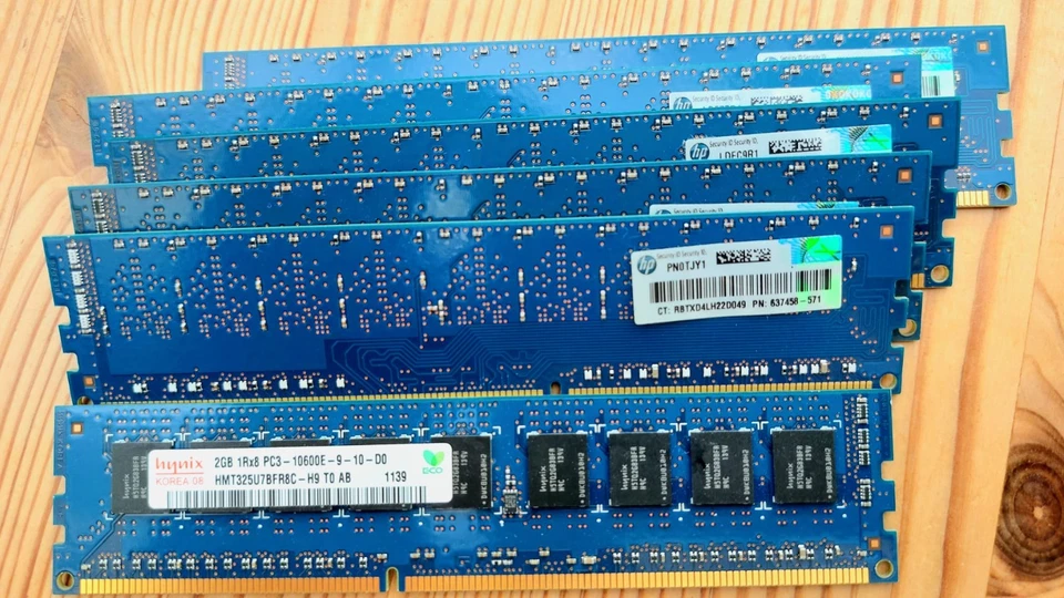 Hynix 2GB 1Rx8 PC3-10600  DDR3-1333MHz  HMT325U7BFR8C-H9 T0 AB  - Bild 1 von 1