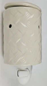 Plug in Ceramic Wax Melt Warmer with Lid for Scented Wax Weave Pattern - Picture 1 of 6