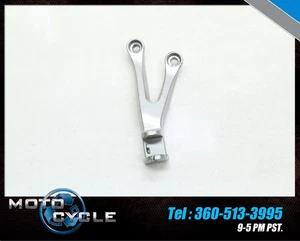 2007 07 KAWASAKI ZZR 600 ZZR600 ZX6R ZX 6R LEFT PASSENGER PEG MOUNT BRACKET K58 - Bild 1 von 4