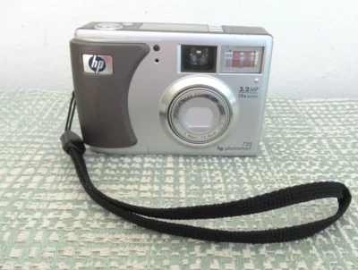 HP PhotoSmart 735 15x Zoom 3.2MP Digital Camera - Silver Tested, it works fine - Image 1 of 4