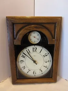 Vintage Oak wood Howard Miller Wall Clock Classic Quartz 18"T model 612-246 - Picture 1 of 10