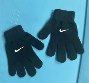 Nike Boys Girls Size 8-20 Knit Gloves Solid Black Embroidered Logo - Picture 1 of 3