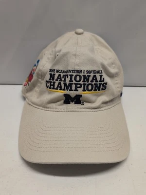 Gorra Nike Universidad de Michigan Wolverines 2005 Softbol Campeones Nacionales  Foto 1 de 4