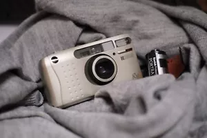Ricoh R10 35mm point and shoot film camera - Picture 1 of 5