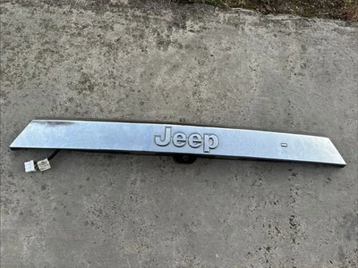 Jeep Grand Cherokee 2011-2013 puerta levadiza trasera moldura cromada con cámara OEM Foto 1 de 4