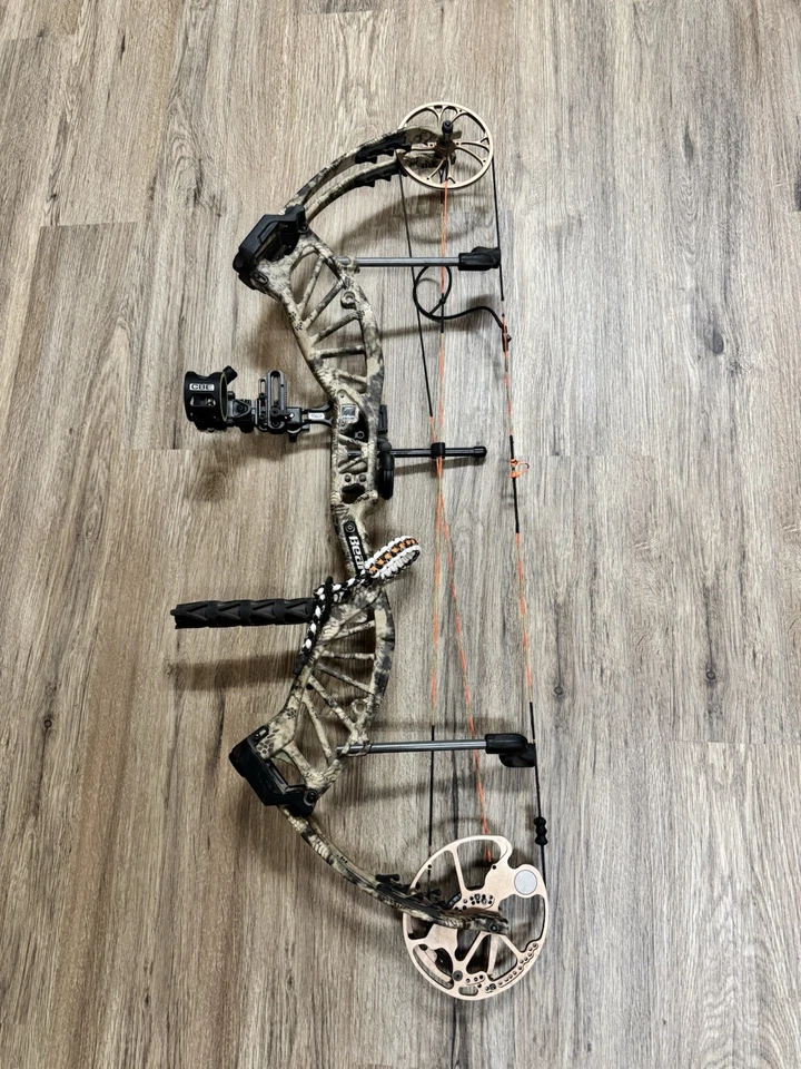 Arco compuesto para mano derecha Bear Archery Approach Kyptek camuflaje con mira de pasador único CBE Foto 1 de 3