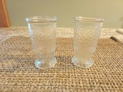2 vasos de jugo de vidrio agrietado vintage de 4" con patas de vidrio de gelatina  Foto 1 de 4