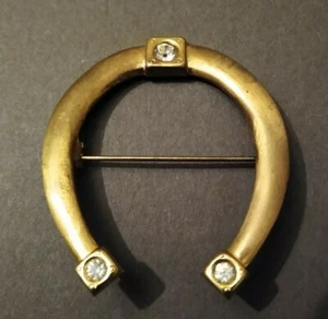 Pin de herradura de latón decoración bisutería vintage - Imagen 1 de 6