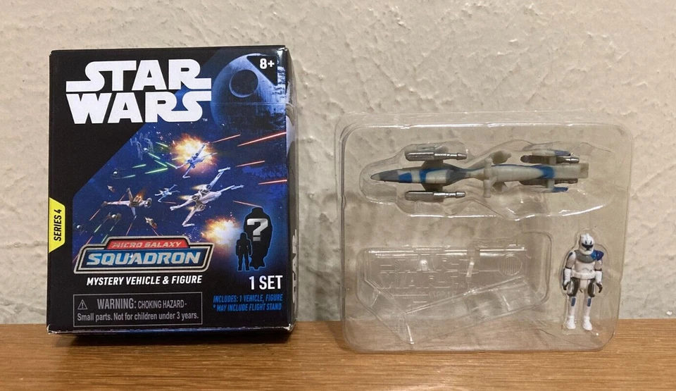 Star Wars Micro Galaxy Squadron Series 4 BARC Speeder (Blue) w/ Captain Rex - Image 1 of 4