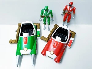 POWER RANGERS Grüner + Roter Rescue Speeder + 2 Action Figuren BANDAI 1999 - Bild 1 von 7